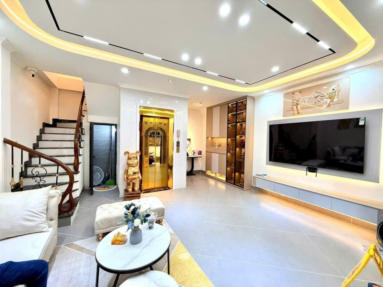 7 TẦNG THANG MÁY -  MẶT TIỀN RỘNG - NỘI THẤT CHÂU ÂU - FULL ĐỒ -Thịnh Quang , Đống Đa 40m. giá 14.8 tỷ.