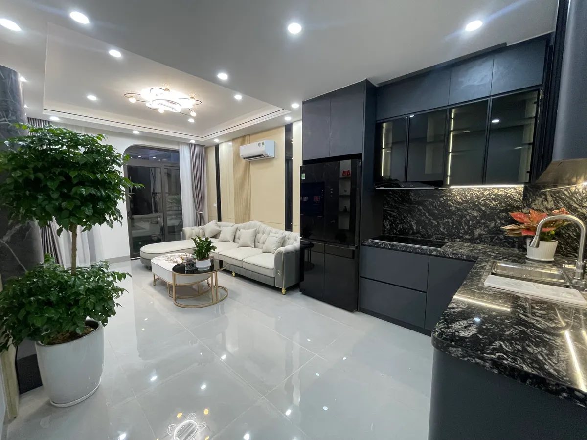 Nhà Trung Tâm Thạch Bàn 40m2 6T Thang Máy, Gara Ô Tô, Vài Bước Ra Phố - 12.X Tỷ