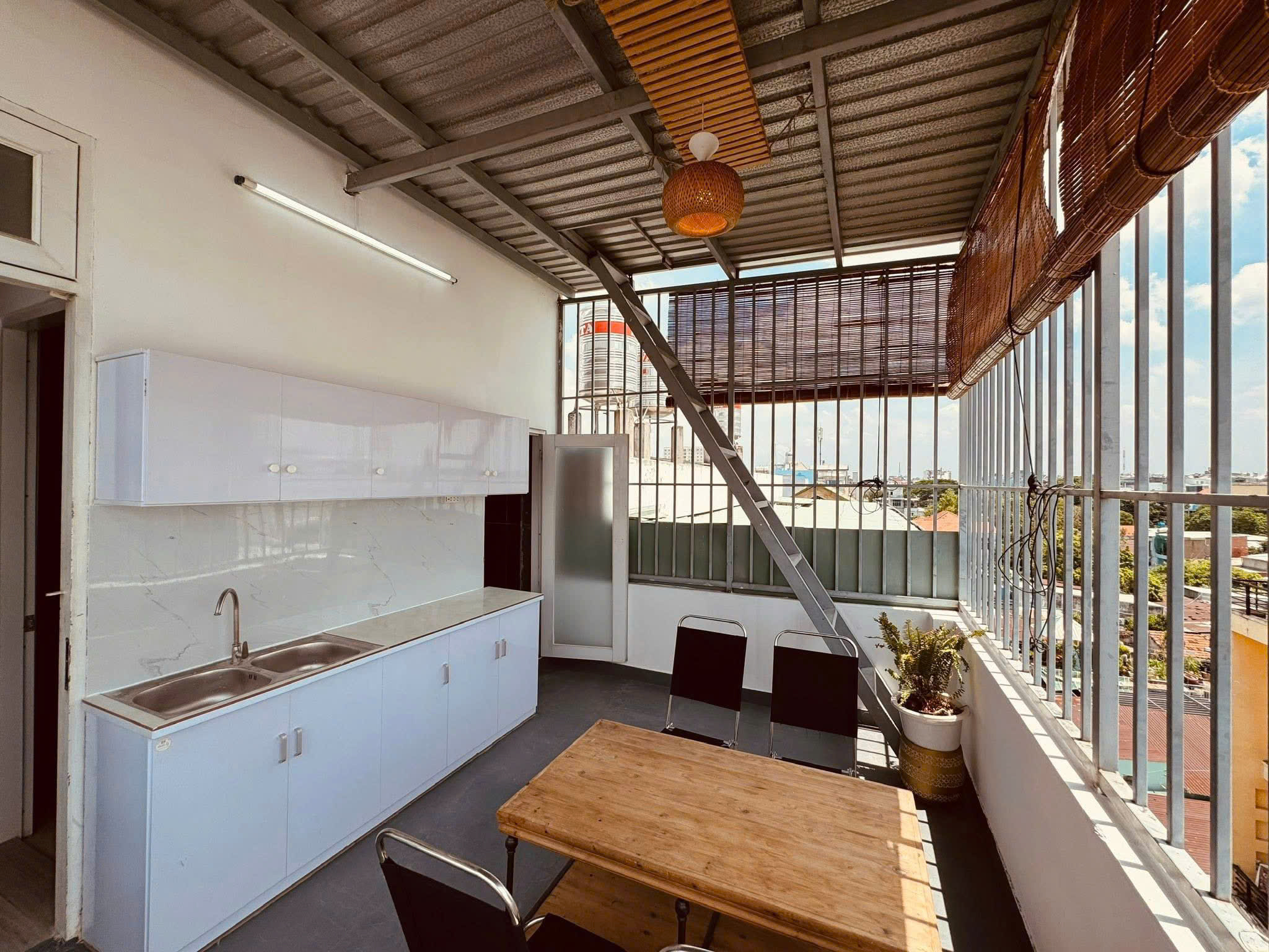 CĂN HỘ DỊCH VỤ 2 MẶT TIỀN - TÂN BÌNH - 50M2 ( 4.2 X12 ) - 5 TANG - 7 PHONG KHEP KIN -DT 45Tr - HẺM XE HƠI 6M - SỔ VUÔNG VỨC - PL CHUẨN HƠN 7 TỶ