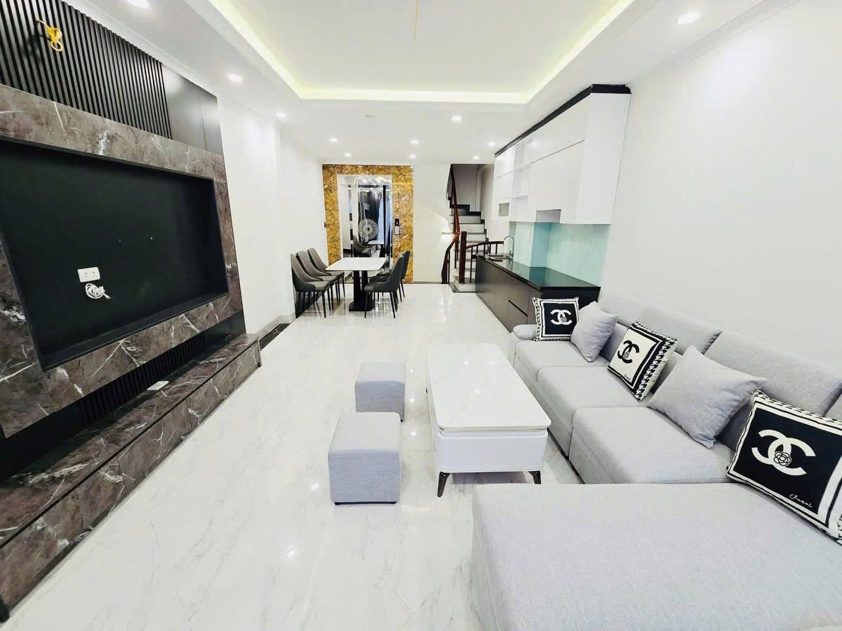 NHỈNH 11 TỶ, NHÀ 6 TẦNG 45M2 PHỐ THẠCH BÀN FULL NỘI THẤT, Ô TÔ VÀO NHÀ