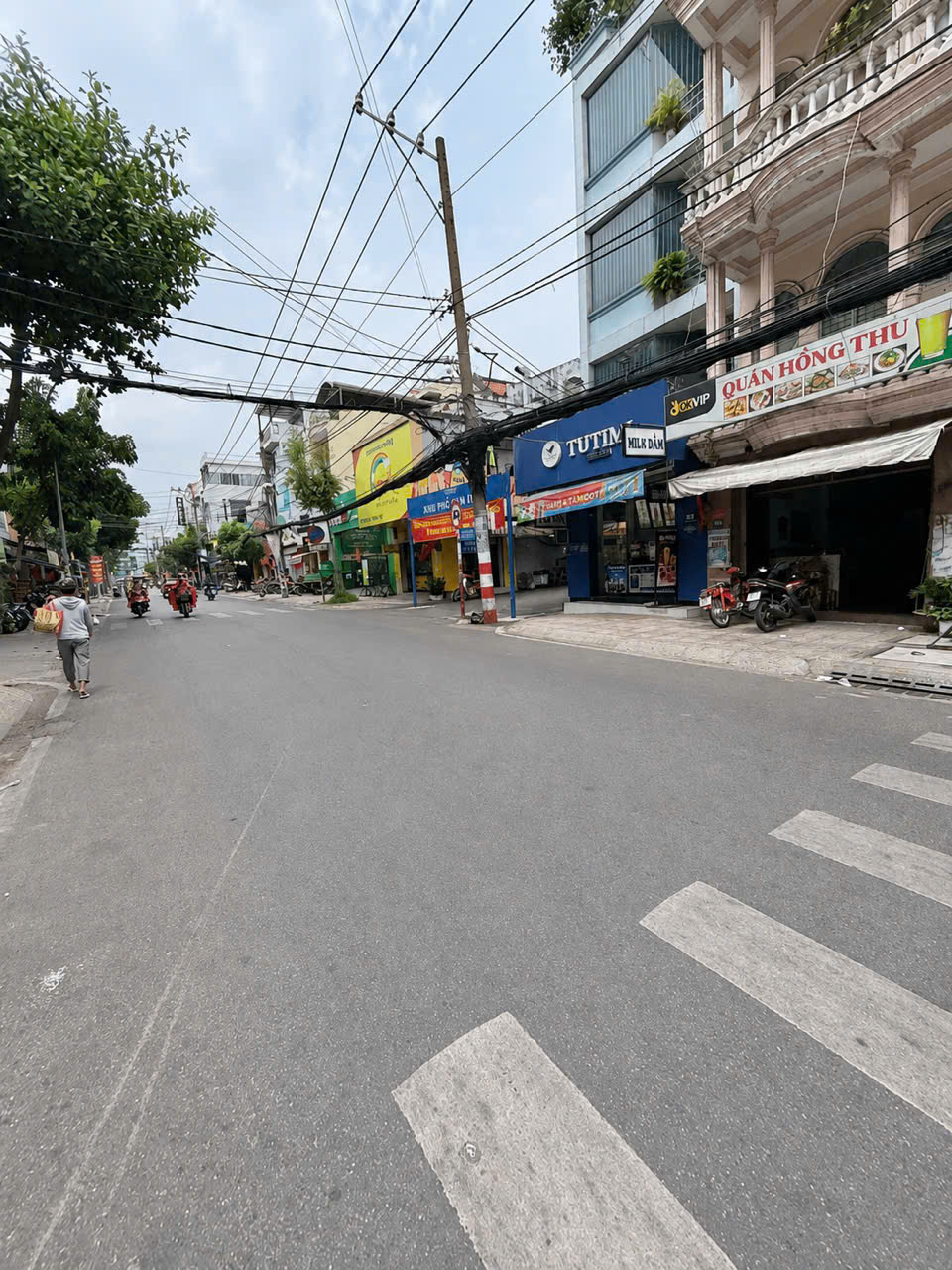bán nhà mặt tiền đúc 5 tấm có 9 đ cạnh Q1