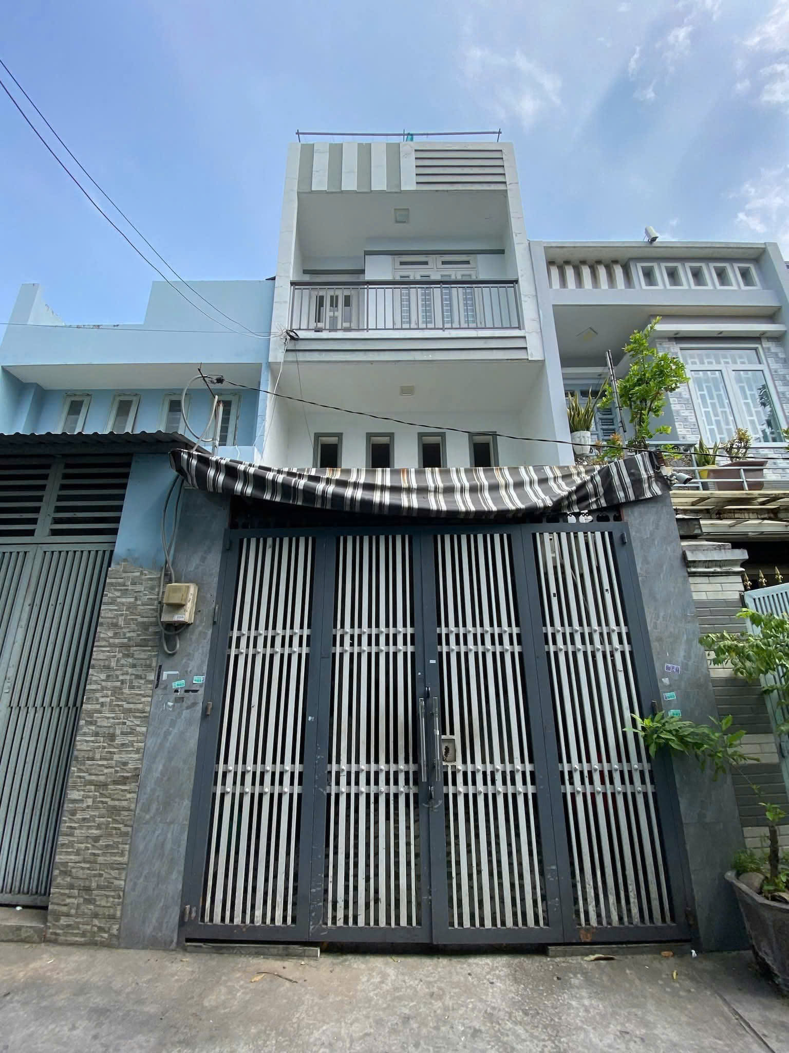 Bán Nhà 4 Tầng 68m², 5PN, 3VS, Giá 6.4 Tỷ, Đường Số 12, Bình Hưng Hoà A, BT