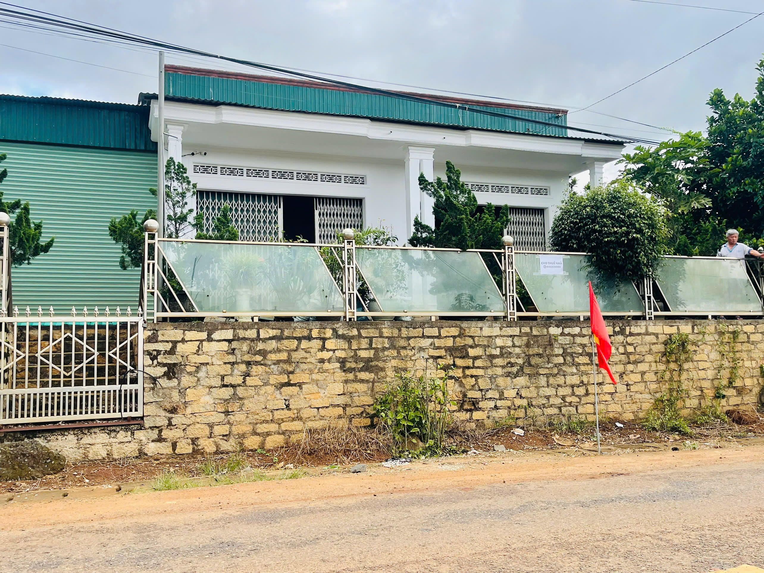 CHỦ NGỘP HẠ 400 TRIỆU – BÁN ĐẤT TẶNG NHÀ 2 MẶT TIỀN KINH DOANH ĐƯỜNG DÀI THẾ DƯƠNG, ĐƠN DƯƠNG