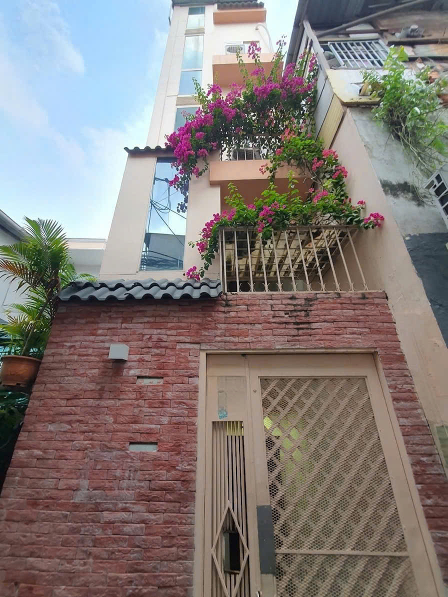 bán nhà ĐẸP Ngang 3.2 x 10 nở 5m 

đúc 5 tấm Q4 có 4Đ
dòng tiền 20 triệu
