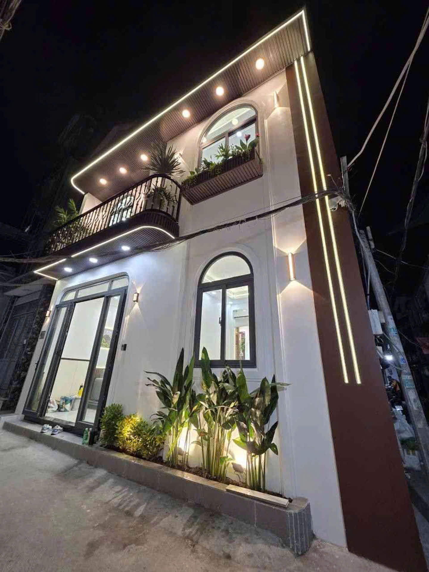 bán nhà siệu đẹp Q7 
Ngang 7.5  x7 đúc bê tông mới
