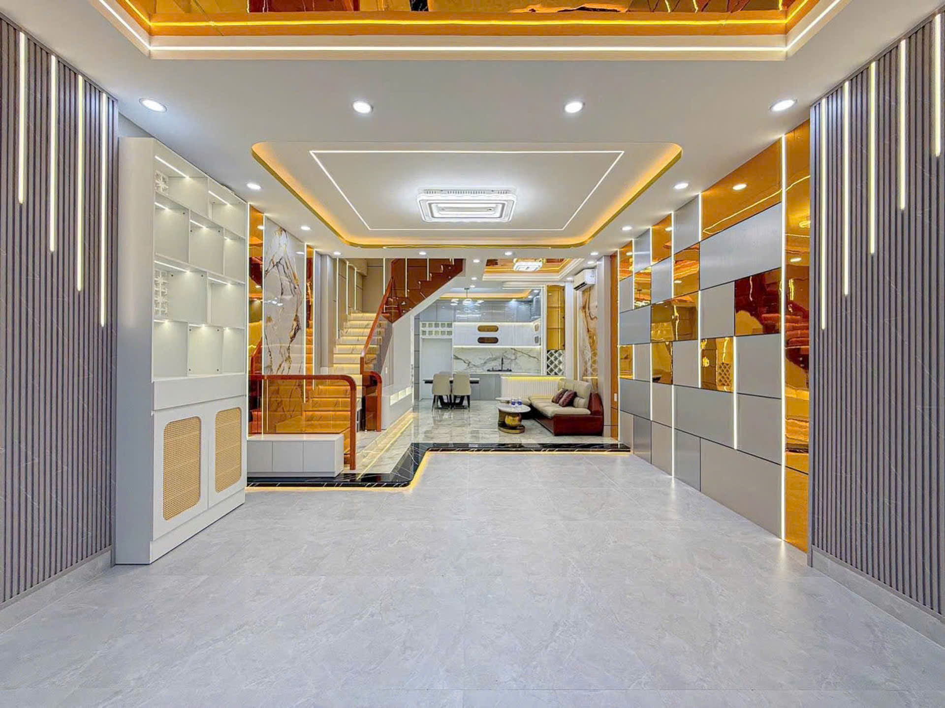 Bán nhà biệt thự MỚI trung tâm q7 

Ngang 5 dài 12 - 3T CÓ 9 Đ