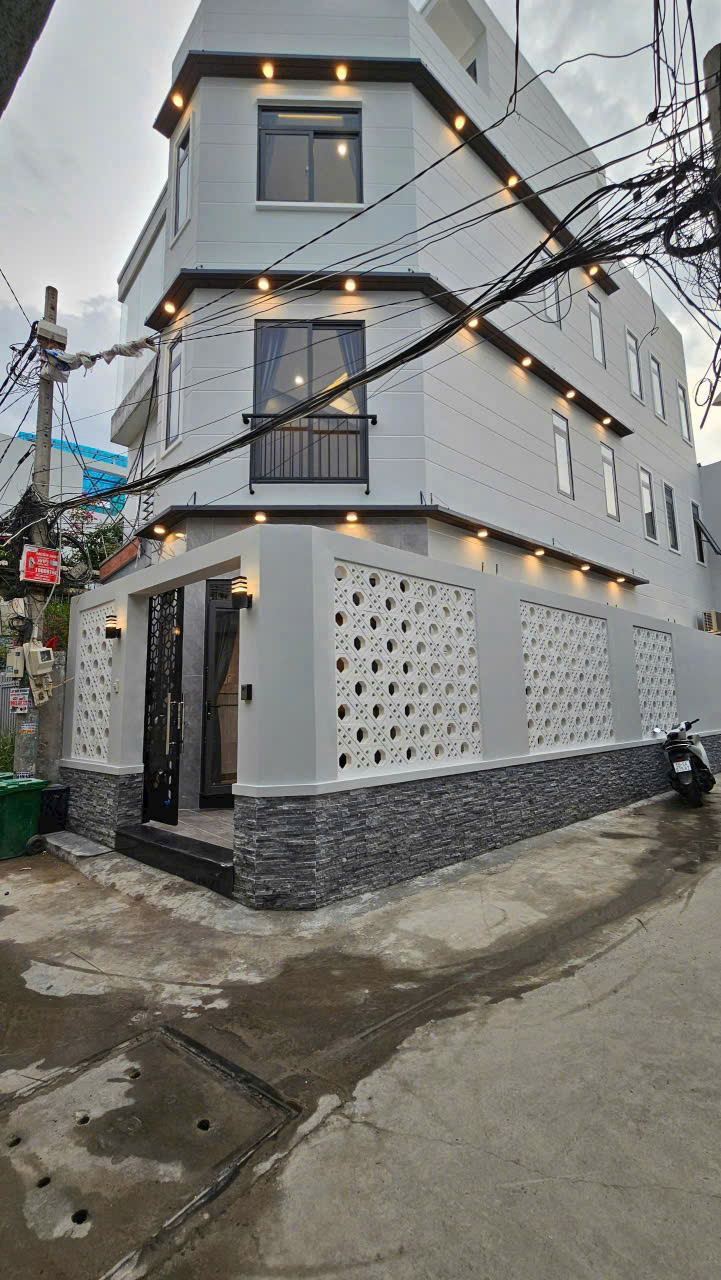 Bán nhà góc 2 mặt tiền xây mới gần đường Phạm Hữu Lầu Quận 7