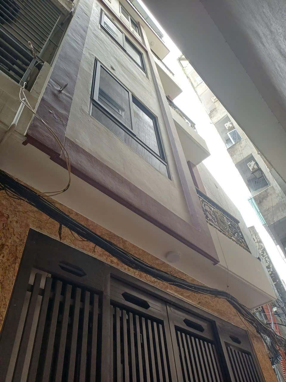 Bán nhà ngõ Đường Láng, Đống Đa, 40m2 x 5 tầng, 6PN, Sổ Đỏ, 10.5 tỷ. LH: 0568433999
