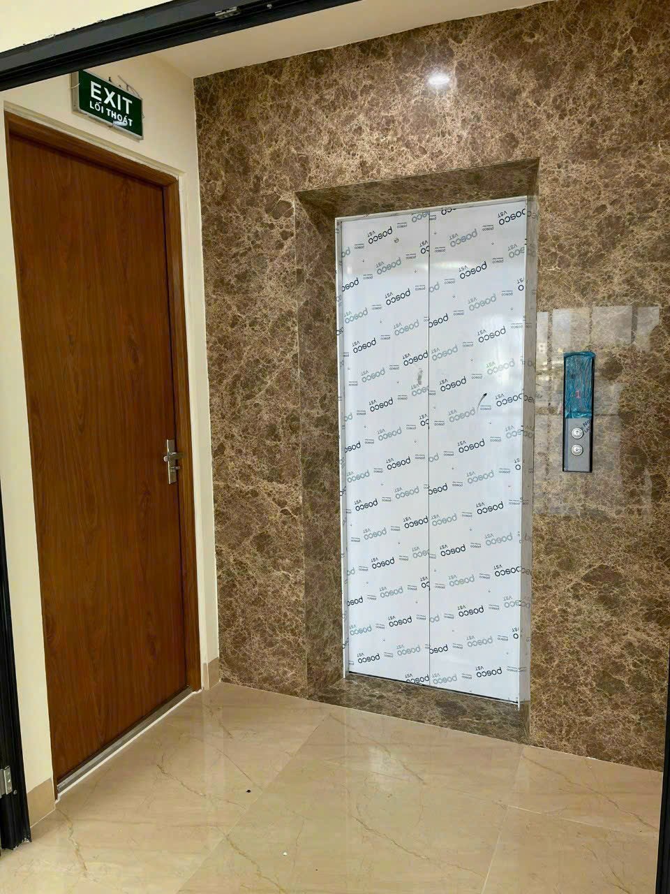 Mình cho thuê Nhà VP, Nhà Hàng, KD, Trúc Bạch; vỉa hè 102m2* 5T- 31 Tr