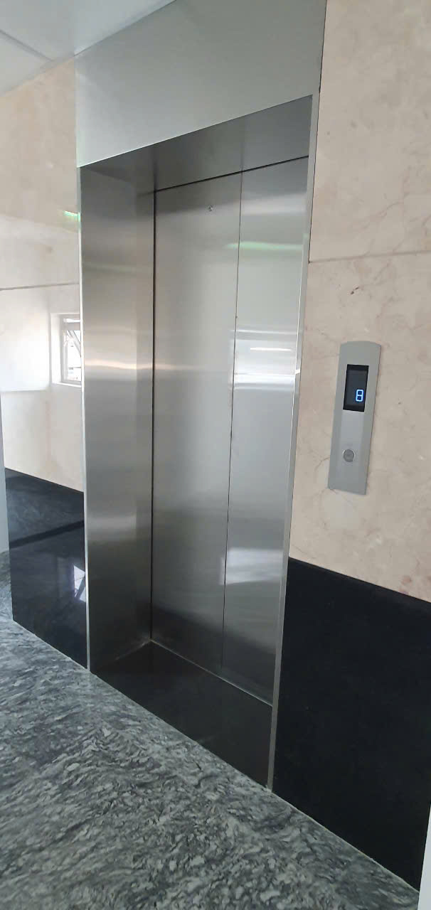 Cho thuê Nhà VP, Nhà Hàng, KD, vỉa hè, 100m2- 4T, Giảng Võ_31 Tr