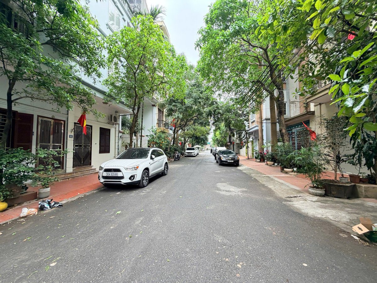 GẦN HỒ CẬN PHỐ TRUNG TÂM BỒ ĐỀ 80M2, MT 10M, VỈA HÈ, Ô TÔ TRÁNH - NHỈNH 2X TỶ