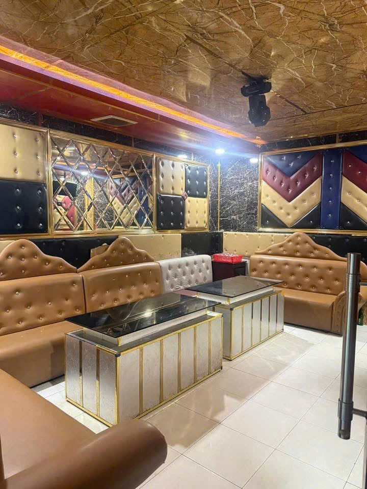SANG NHƯỢNG QUÁN ĂN SÂN VƯỜN – PHÒNG VIP KARAOKE, DT : 1400 m2, VIEW KÊNH dài 100m, Thuê rẻ 12 tr / tháng, Tel : 0971640251 ( chính chủ )