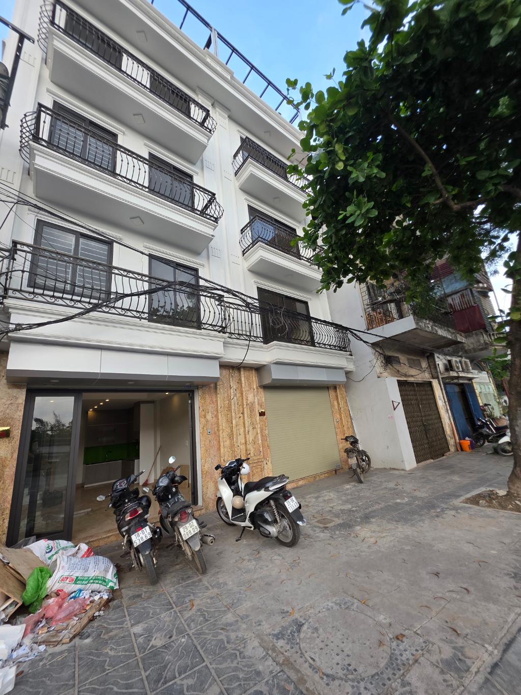 MẶT PHỐ NGUYỄN VĂN LINH 15 tỷ 85m MẶT TIỀN 10m VỈA HÈ KINH DOANH,Ô TÔ,LONG BIÊN