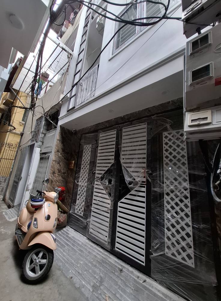 Khúc Thừa Dụ 52m thang máy, dòng tiền khủng, gần phố chính