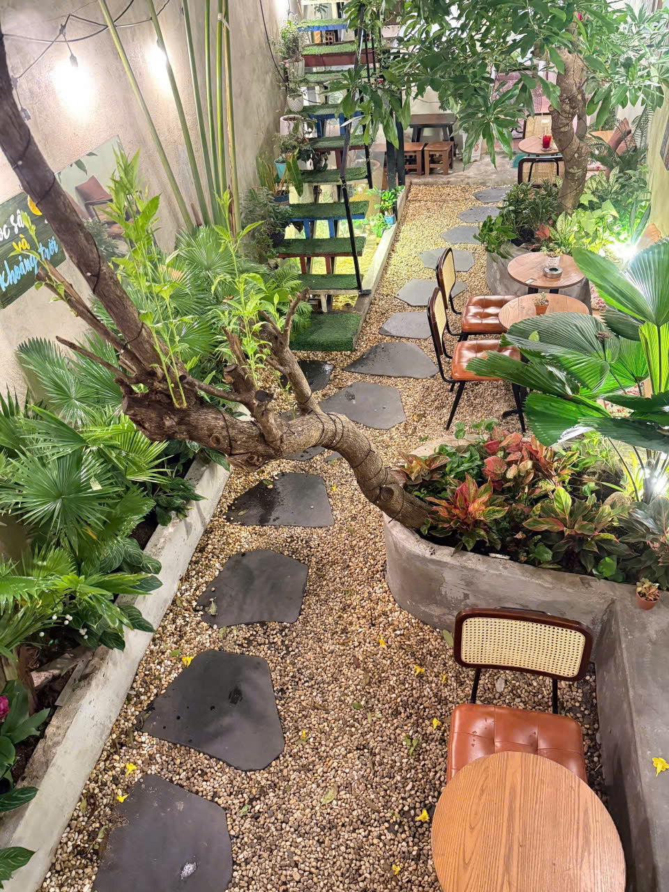 Quận 10 - KCX Bắc Hải, SANG RẺ QUÁN CAFE S/VƯỜN NHỎ - VINTAGE - MÁY LẠNH – ĐẸP LẮM, Tel : 0909969918 ( Chính chủ )