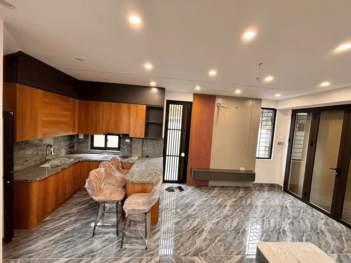 Việt Hưng, Long Biên - Oto đỗ cửa - Lô góc thoáng sáng - Giá chỉ 9 tỷ chẵn