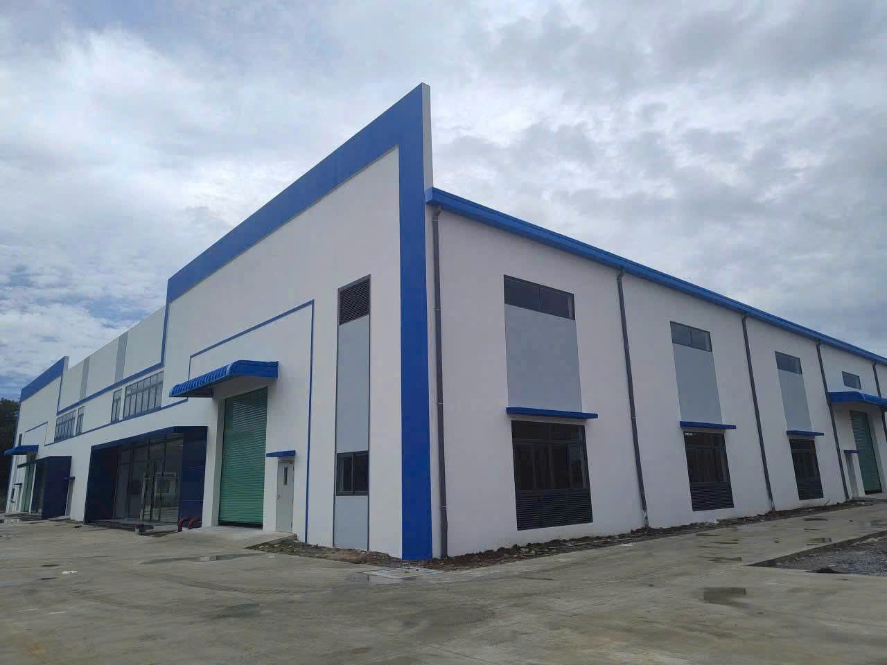 Cho Thuê Nhà Xưởng Mới 100% Trong KCN Bến Cát Bình Dương DT: 1700, 2200, 4000m2. Giấy tờ đầy đủ