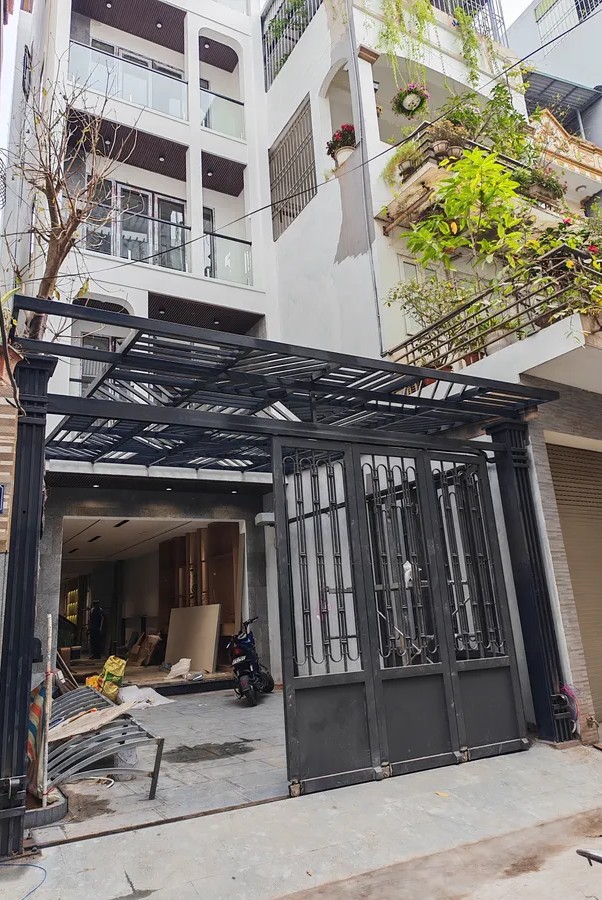 Phố cổ Bồ Đề, Long Biên  DT 136m - MT 5,2m  7 tầng thang máy  Gara oto  3x tỷ mầm non