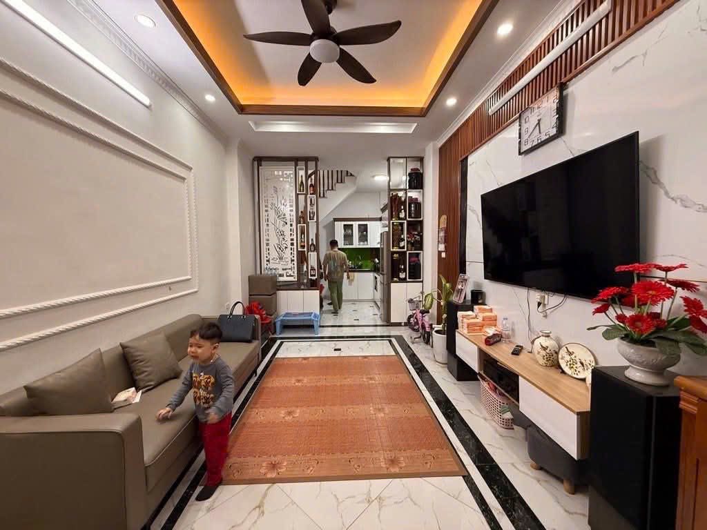 TÀI CHÍNH QUANH 6 TỶ MUA NHÀ Ở LONG BIÊN ĐỪNG BỎ LỠ ? 5 TẦNG FULL NỘI THẤT