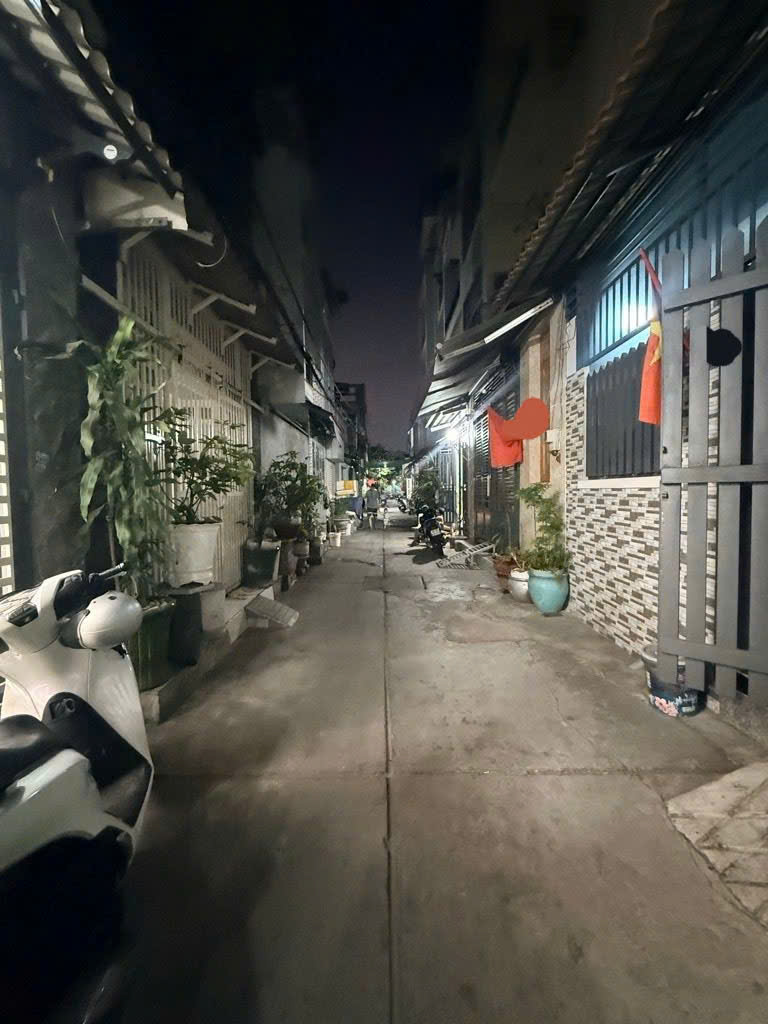 4 TỶ NHỈNH - BÌNH TÂN - Hẻm Xe Hơi - Nhà Mới - Ngay Chợ,Trường Học
