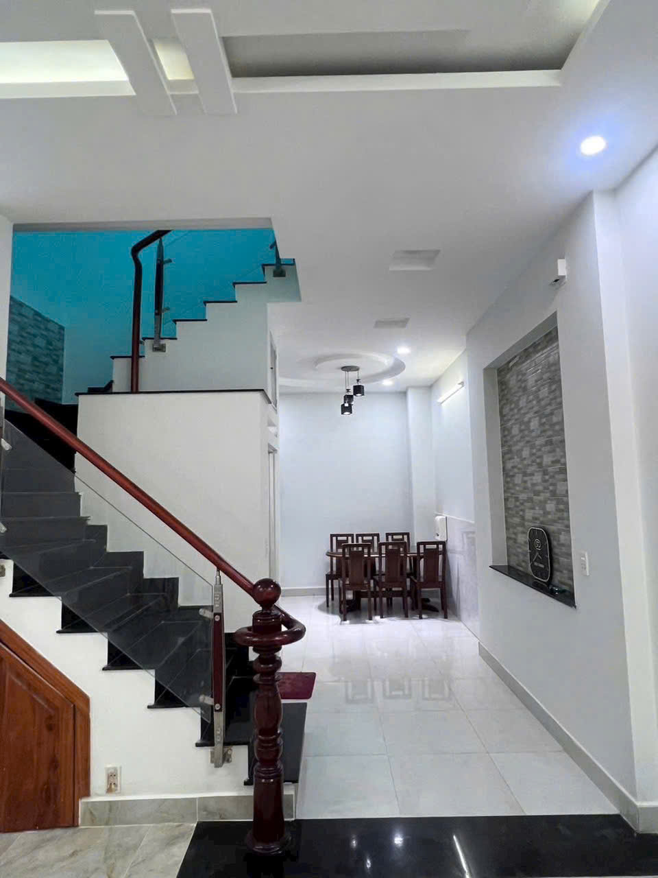 BÁN NHÀ KDBB ĐƯỜNG 8M XE QUA LẠI CHỈ 5.99 TỶ