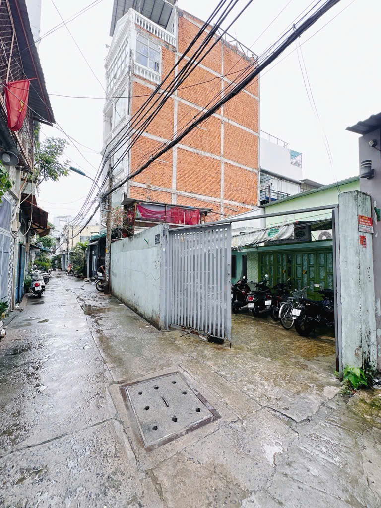 CHỦ 1 ĐỜI BÁN NHÀ C4 MẶT TIỀN HXH 8M Đ.TÔN THẤT THUYẾT, QUẬN 4- NGANG LỚN HIẾM 10,7M*27,9M DTCN 276M2- 0938676685 GIANG GIANG