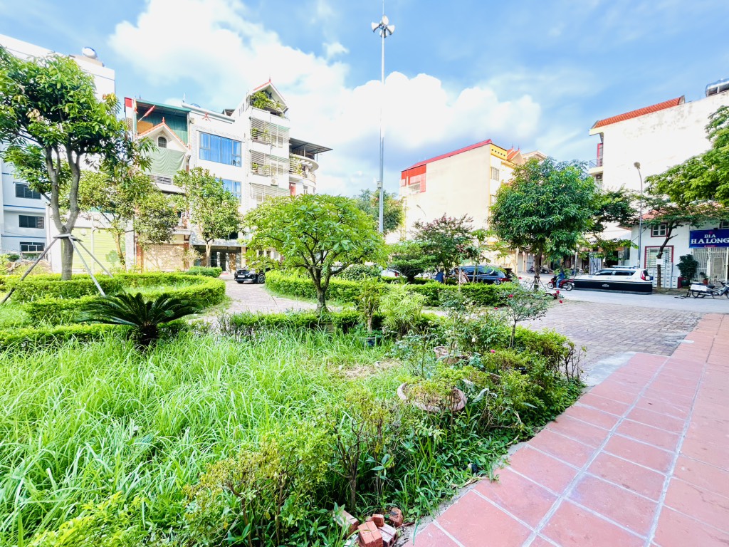 Bán nhà khu phân lô Đền Lừ ô tô tránh view vườn hoa thoáng mát dưỡng sinh 70m2 giá 24 tỷ