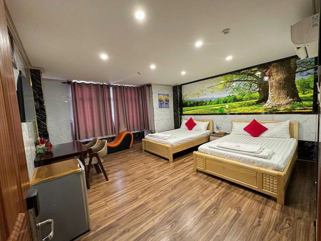 Bán Khách sạn khu ẩm thực Phan Xích Long - Phú Nhuận, 5x20m, 6 Tầng, HĐ 160tr/th, Bán 20 tỷ