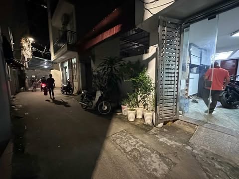 NHÀ ĐẸP SẴN Ở LUÔN - Ô TÔ LÙI TẬN CỬA - 30M RA ĐƯỜNG Ô TÔ TRÁNH VÀ BÃO GỬI Ô TÔ - NGÕ THÔNG