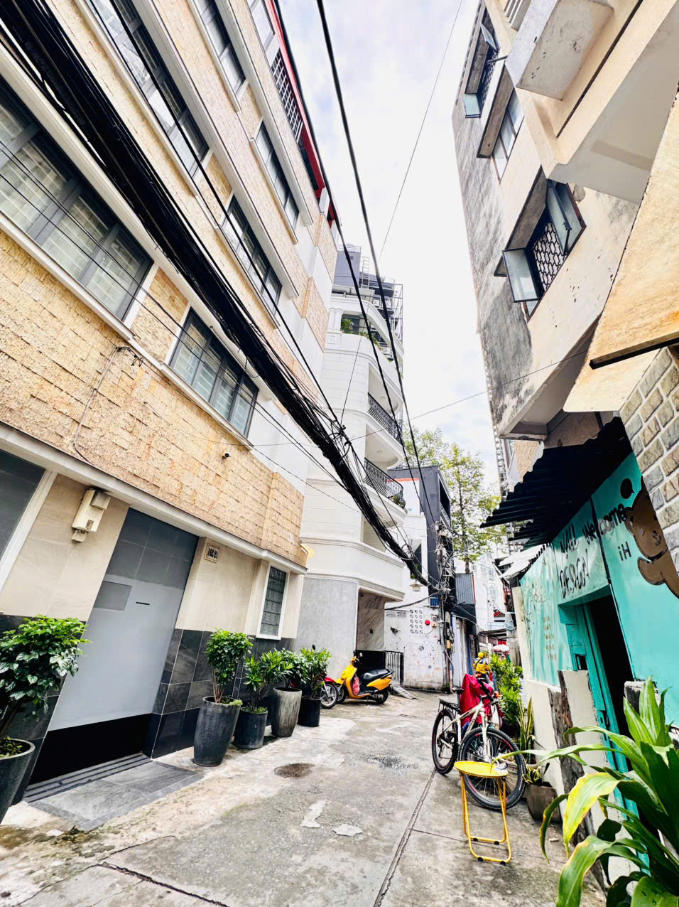 QUẬN 1: CHÍNH CHỦ 0938676685 BÁN NHÀ 3 TẦNG CĂN GÓC 3 MẶT TIỀN HXH BÙI THỊ XUÂN, P.BÊN THÀNH- DT 78M2 NGANG LỚN 6,4M*13,5M- SẴN HDT ĐỀU 50TR/TH- XUNG QUANH KHAI THÁC CHDV SIÊU ĐỈNH