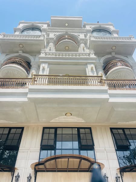 CÓ CĂN MẶT PHỐ NÀO ĐẸP HƠN, TRUNG TÂM LONG BIÊN 88M2, 8T VỈA HÈ, KINH DOANH 31 TỶ