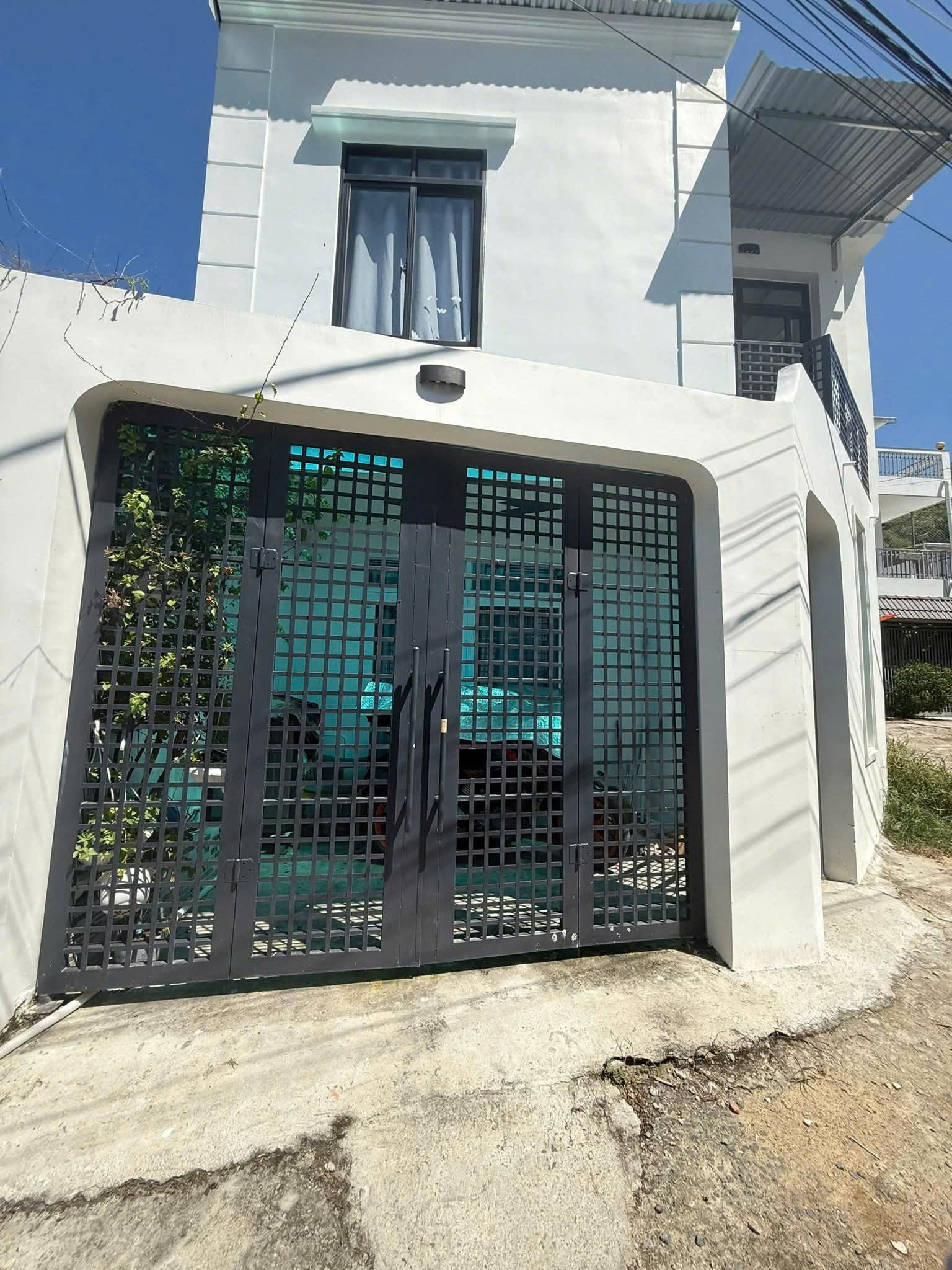 Bán nhà 2 lầu gần biển Hòn Chồng – ô tô 6m – Vĩnh Hải – giá 3,3 tỷ