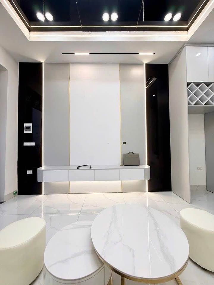 Bán nhà Cự Khối Long Biên mới tinh nội thất đẹp 33m 5 tầng chỉ 5.x tỷ