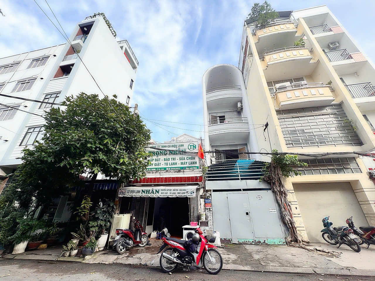 CHÍNH CHỦ BÁN NHÀ 4 TẦNG MẶT TIỀN Đ.NGUYỄN TẤT THÀNH, QUẬN 4 - DT 4M*20M FULL THỔ CƯ - SỔ HỒNG VUÔNG ĐẸP - DÒNG TIỀN ĐỀU 30TR/TH