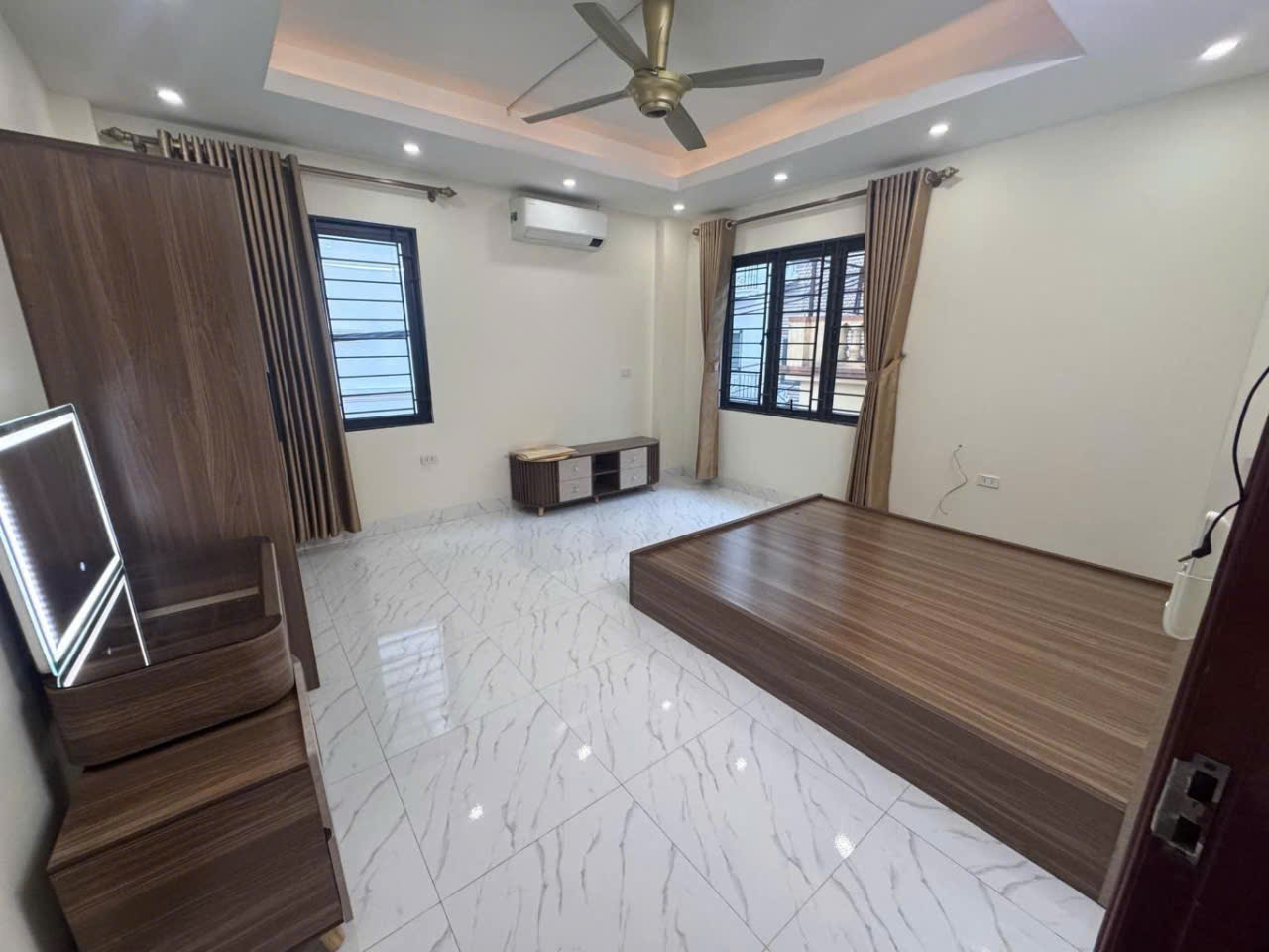 Đât DV02 khu B yên nghĩa hà đông _ cách bến xe yên nghĩa 100m _ thang máy _ nhà mới _ trang thiết bị hiện đại