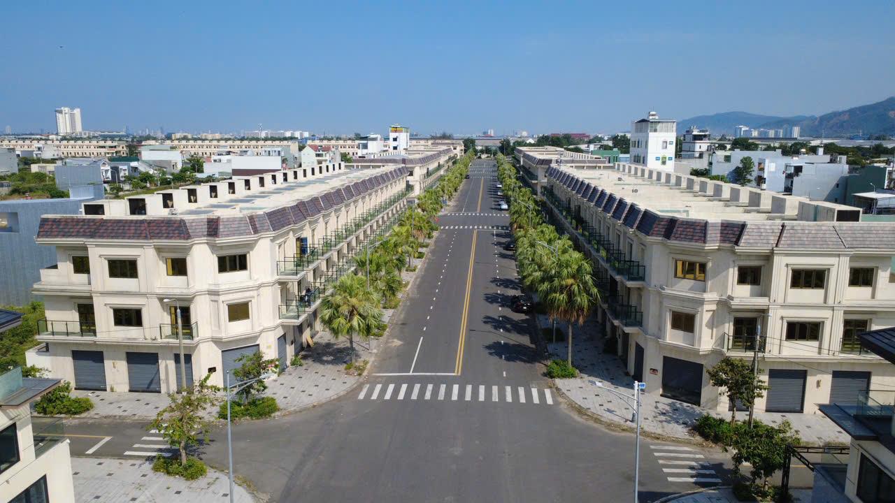 Bán nhà mặt phố 3 tầng tại Lakeside Palace, 7 tỷ, 100m2, pháp lý đầy đủ