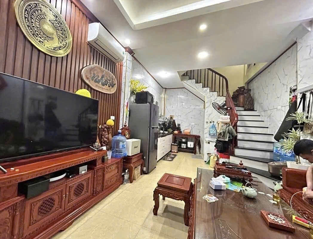 BÁN NHÀ TƯ ĐÌNH – 54M² – 3 TẦNG – FULL NỘI THẤT – 7.7 TỶ – GẦN AEON, SÂN GOLF, GẦN Ô TÔ TRÁNH