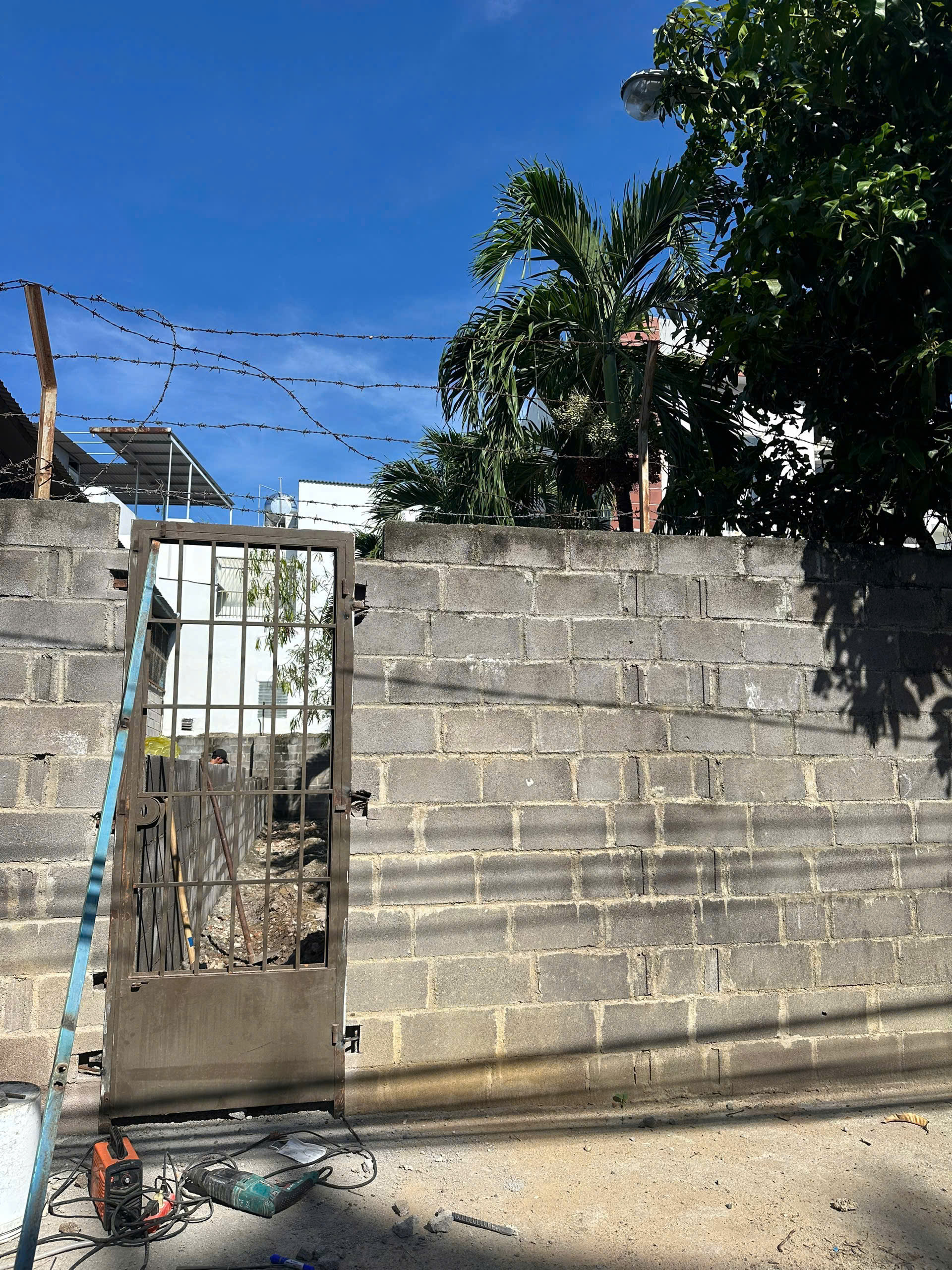 CẦN BÁN LÔ ĐẤT MẶT TIỀN - XÓM CHIẾU, VĨNH NGỌC, TP. NHA TRANG - Giá 2,7 tỷ
 - Diện tích: 100m (ngang 5m) - đường nhựa 7,8m tương lai 20m