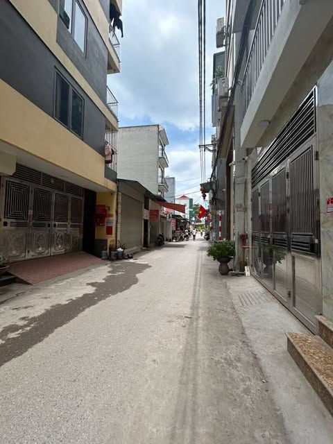 GIẢM 500 TRIỆU – CHỈ CÒN 7,9 TỶ
PHÚ DIỄN – BẮC TỪ LIÊM  40M² – NHÀ MỚI – 1 NHÀ RA Ô TÔ TRÁNH