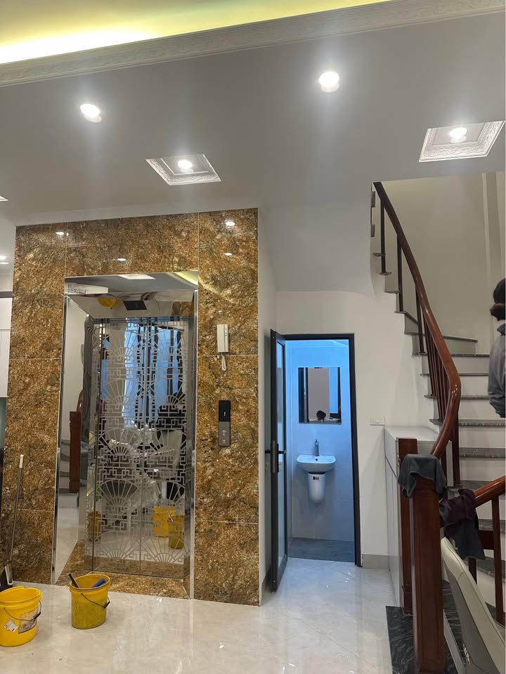 SIÊU PHẨM MỚI HOÀN THIỆN!!! NHÀ ĐẸP NGÔ GIA TỰ 47M 5 TẦNG THANG MÁY FULL NỘI THẤT NHỈNH 10TỶ