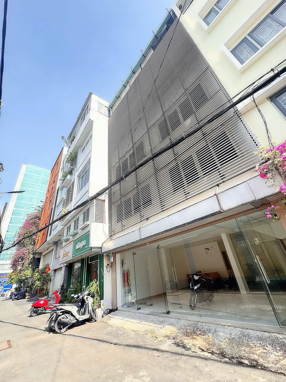 HIẾM NGANG LỚN 8M*8,5M VUÔNG ĐẸP - BÁN NHÀ 5 TẦNG THANG MÁY - MẶT TIỀN HXH 8M Đ.NGUYỄN THỊ MINH KHAI, BẾN NGHÉ, QUẬN 1 - SÁT BÊN ĐÀI TRUYỀN HÌNH HTV & DH KHXHNV - GIANG GIANG: 0938676685