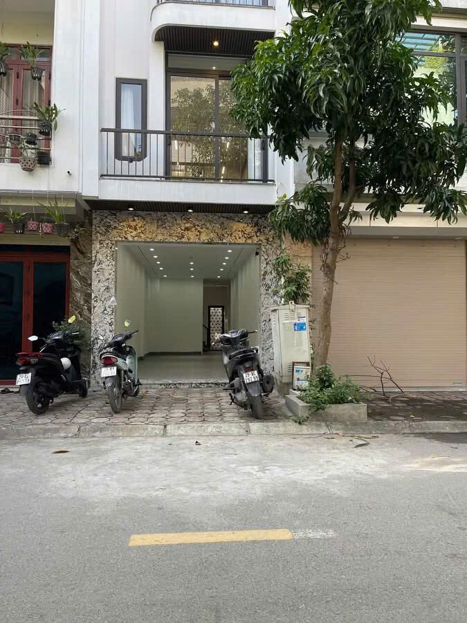 TĐC Thạch Bàn  DT 50m xây 6 tầng thang máy  Phân lô vỉa hè ô tô tránh  1X tỷ chưa tl