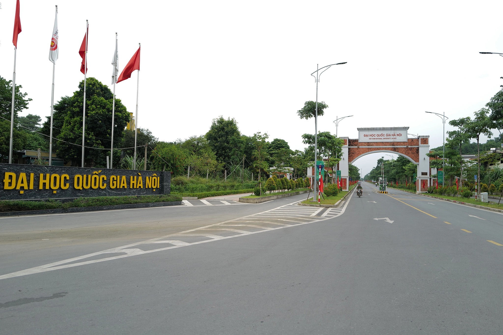 ???? ĐHQG mở rộng từng năm – đất xung quanh không thể mở rộng ????