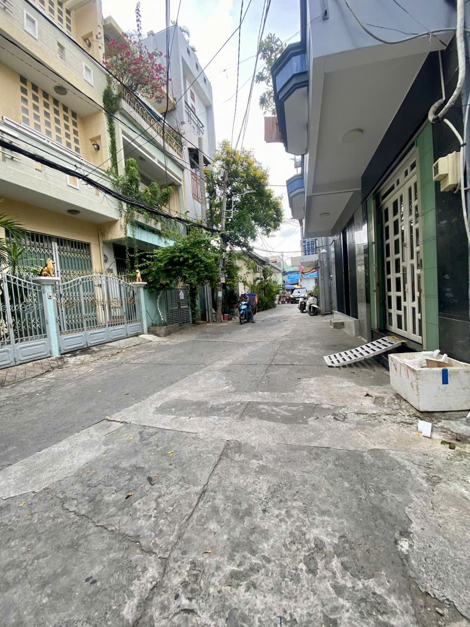 Bán nhà Lê Quang Định p11 - BT - 55m2 - 4 tầng - ô tô ngủ vừa ở - vừa kinh doanh - sổ vuông - 8 .1 tỷ