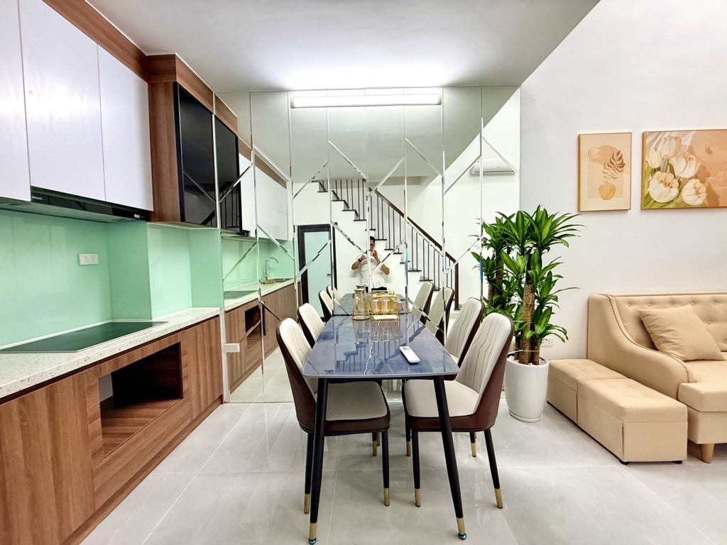 Thịnh Quang 30m 3 ngủ chỉ 5,9 tỷ, ngõ sạch, gần ô to, chợ lớn