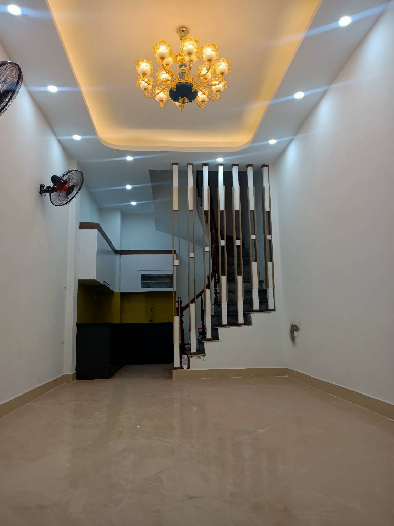 Tân Mai 33m 5 tầng, ngõ ô tô 4 chỗ, gần trường thông thoáng