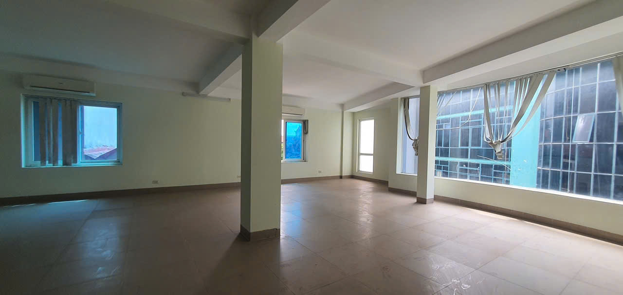 BÁN NHÀ HOA LÂM-LONG BIÊN 7 TẦNG – THANG MÁY – Ô TÔ TRÁNH – THÔNG SÀN – KINH DOANH ĐỈNH????
????Hoa Lâm – Long Biên
???? Diện tích sổ 104m², sử dụng 120m² – Mặt tiền 10.6m
???? Giá: 23 tỷ – Sổ đỏ cất két – Sẵn giao dịch
