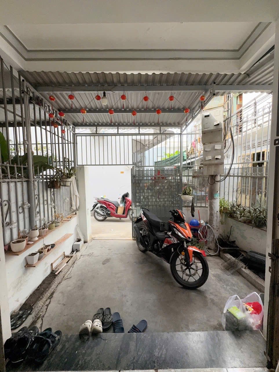 BÁN NHÀ CĂN GÓC 2 TẦNG HẺM HƯƠNG LÔ NGỌC HIỆP GIÁ 1TY8