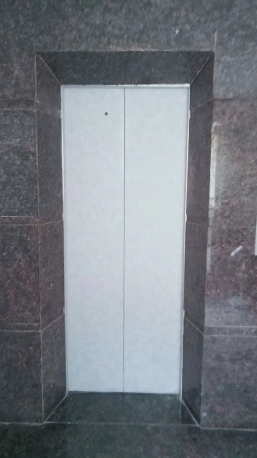 Tôi cho thuê nhà mới, hai đường đi ,vỉa hè, 100m2- 5T, Giảng Võ_30 Tr