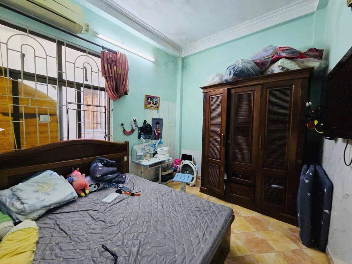 HÀNG HIẾM - NHÀ DÂN XÂY -  VỊ TRÍ ĐẸP - CĂN GÓC - 2 NGỦ - GẦN PHỐ- Phố 8/3, 18m x 4 tầng. Mặt tiền 4.8m, 4.99 Tỷ